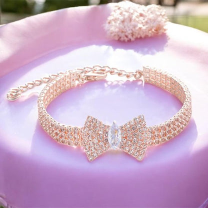 Collier chien nœud brillant or